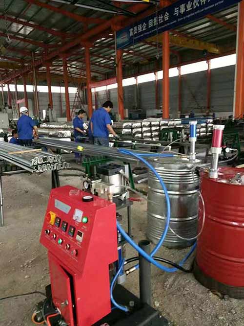 防腐聚脲噴涂設(shè)備廠家(圖2) JNJX-H5600型防腐聚脲噴涂設(shè)備鋼管防腐施工