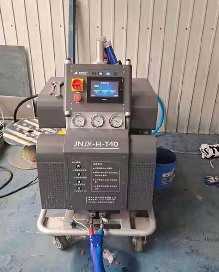 輕鋼房聚氨酯保溫發(fā)泡機(jī)(圖2) T40聚氨酯保溫發(fā)泡機(jī)